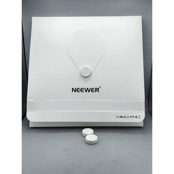 Neewer White Lightbox Collapsable with LED Strips & 4 Background Colors - Picture 2 of 16